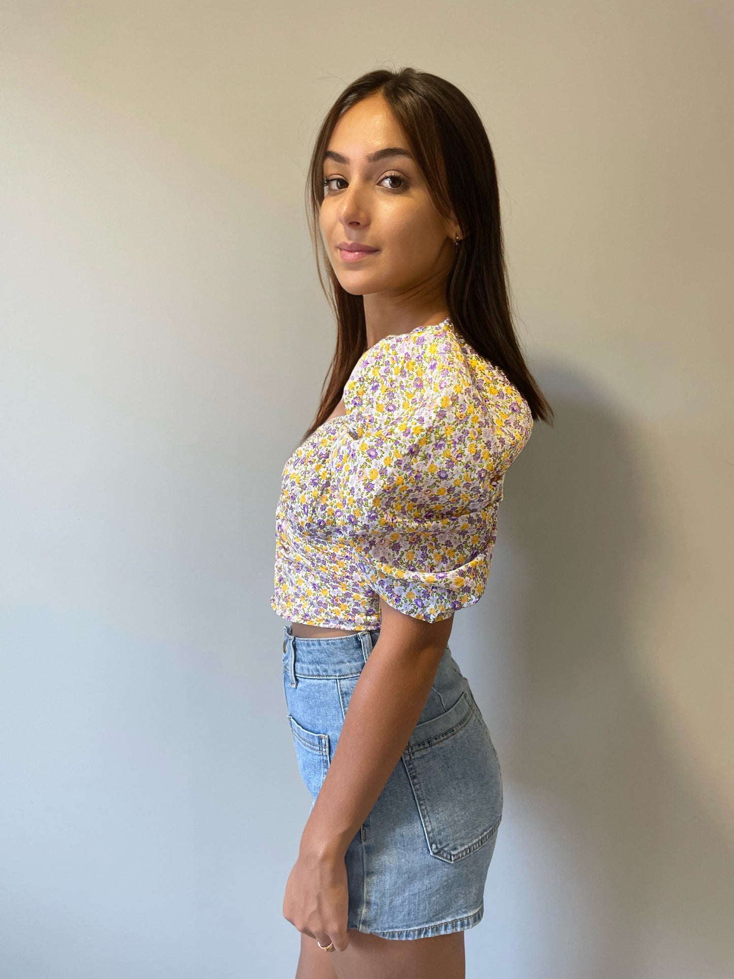 Haut crop top à fleurs