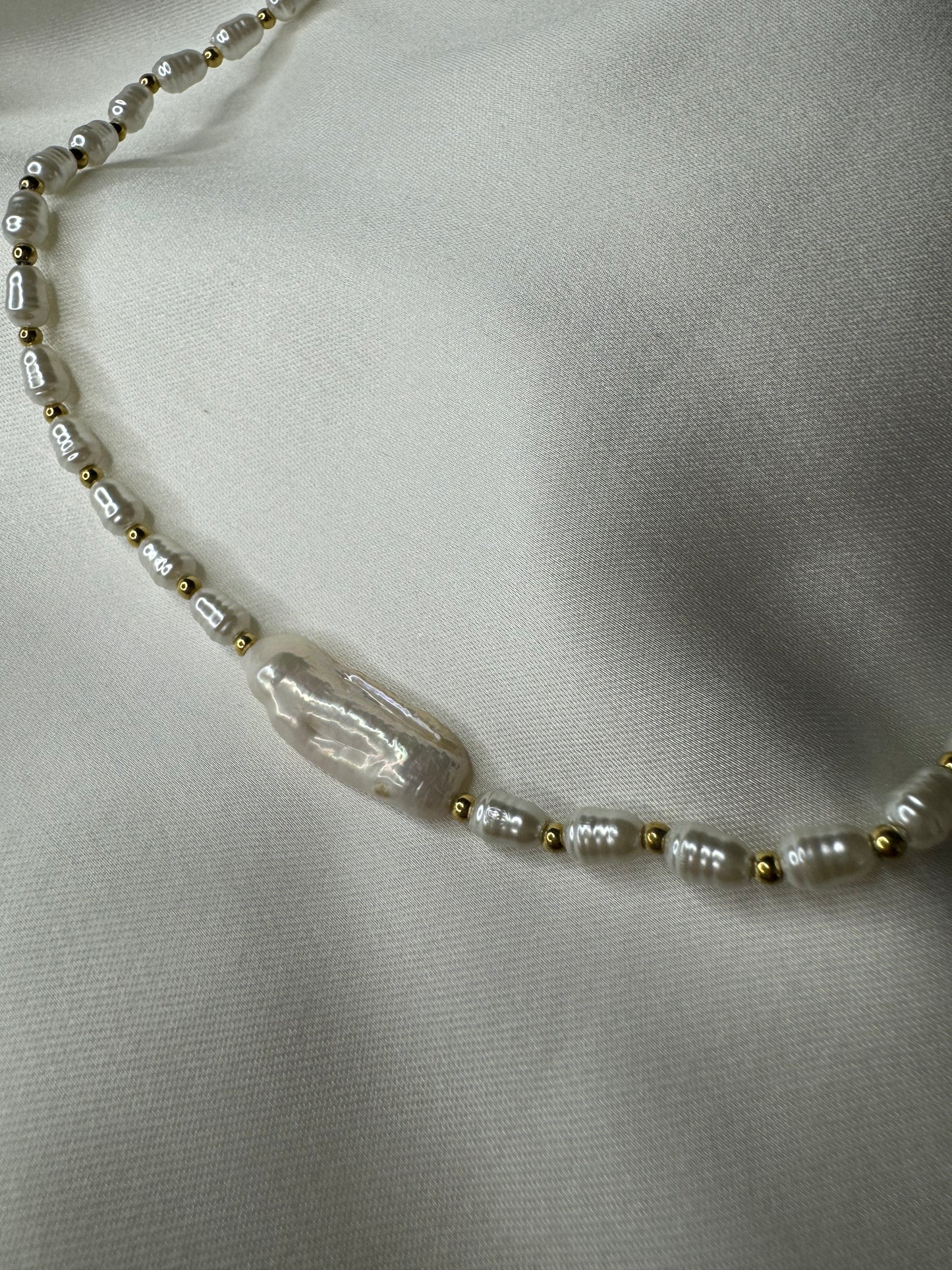 Pearly bead necklace