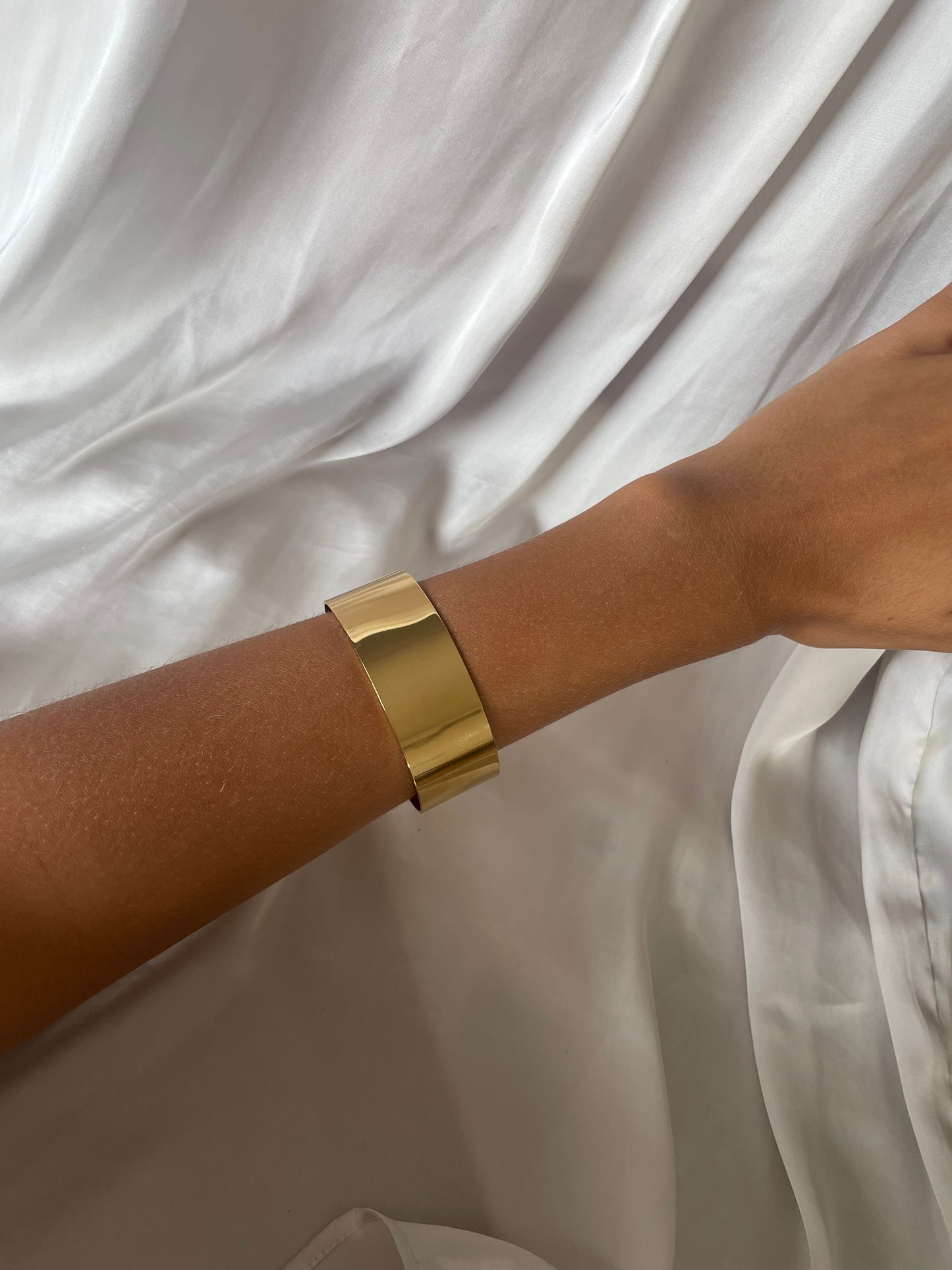 Imposing cuff