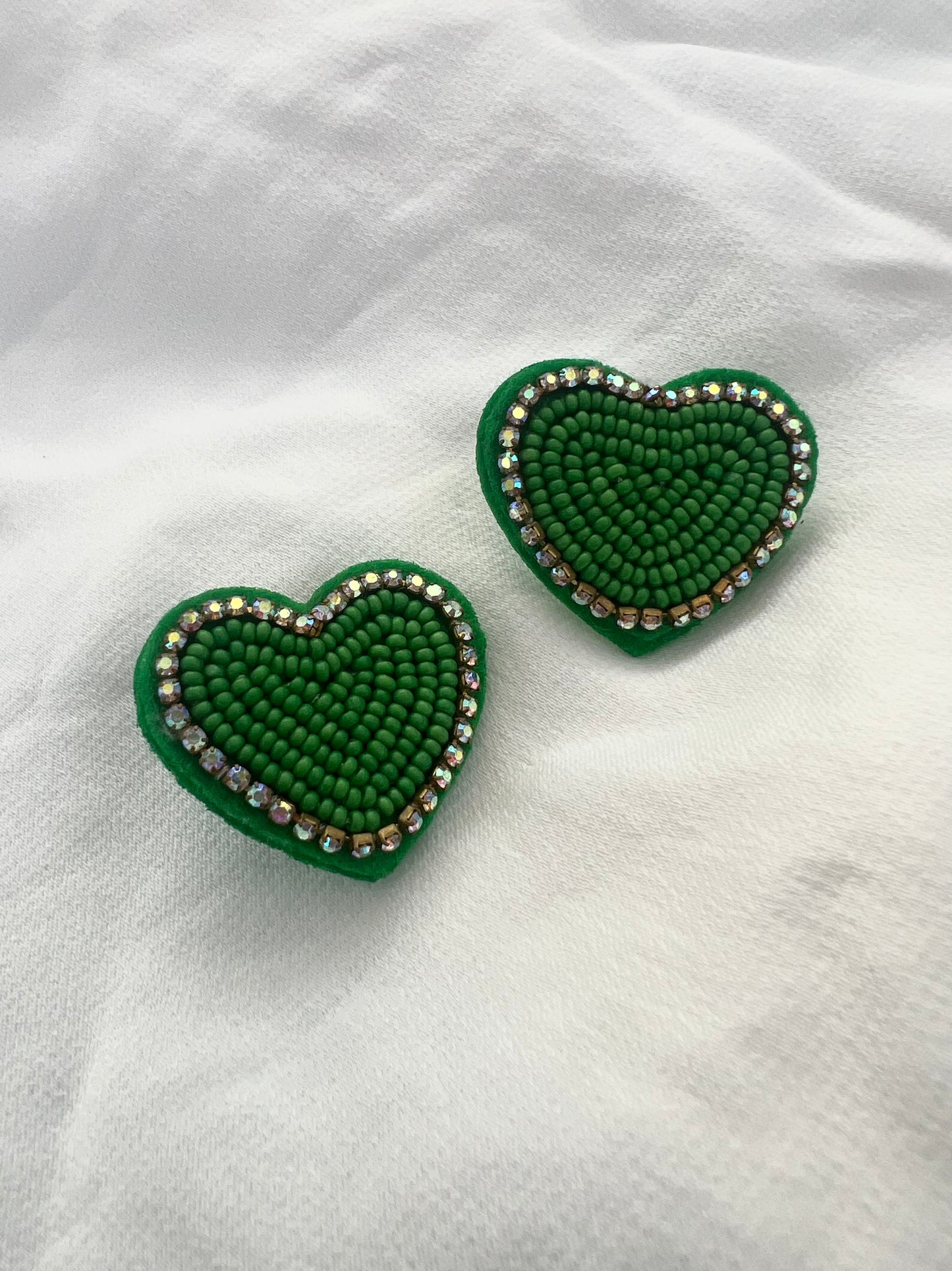 Boucles d'oreilles perlées coeur avec strass