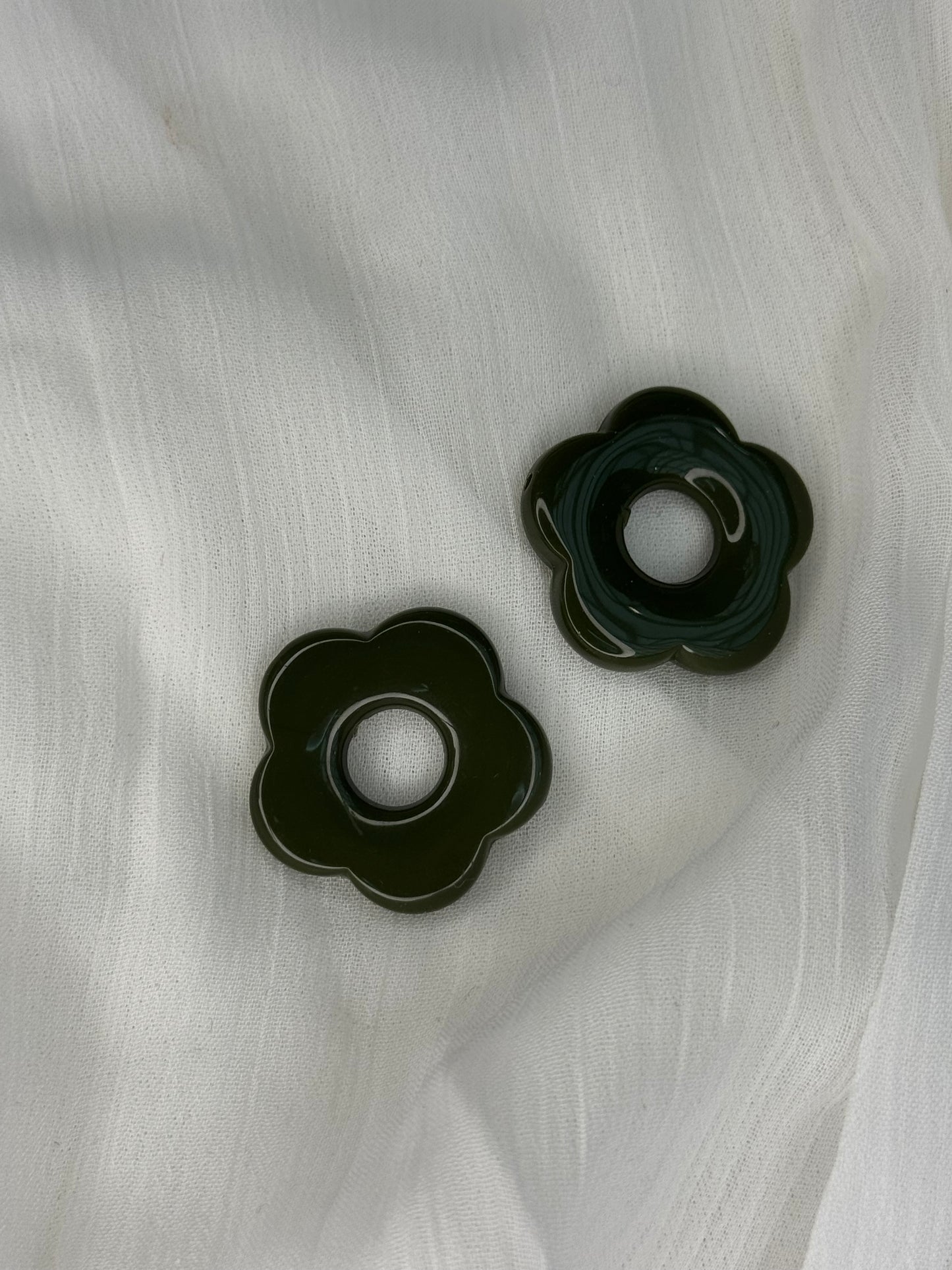 Fleurs kaki foncé (grandes)