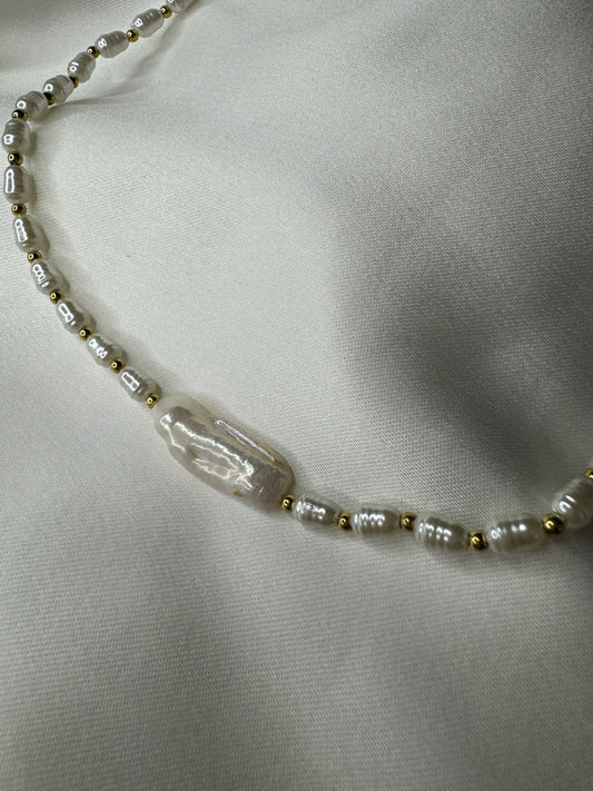 Collier à perles nacrées