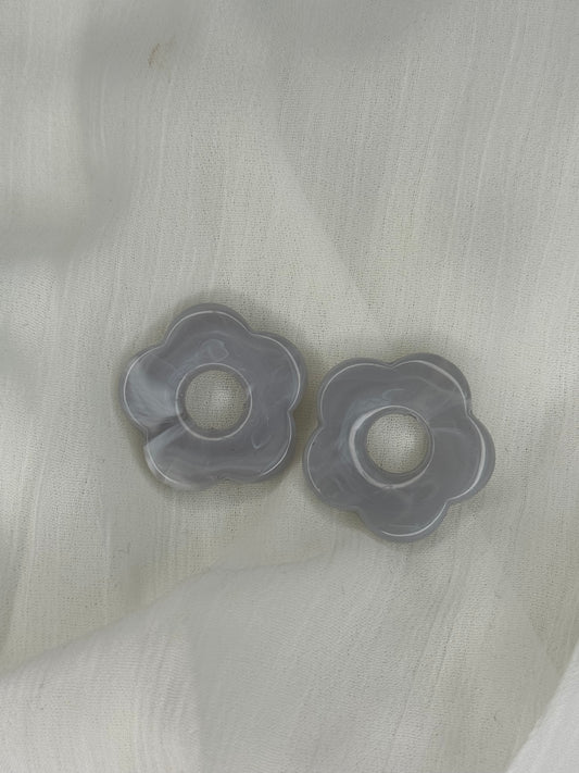 Fleurs grises  (grandes)