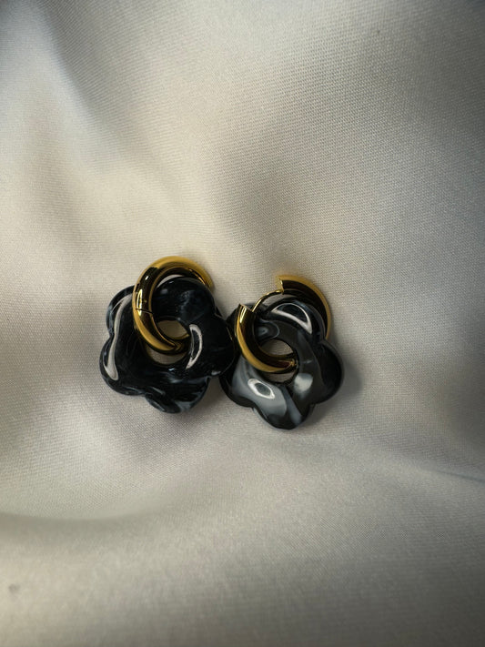 Boucles d’oreilles fleurs noires